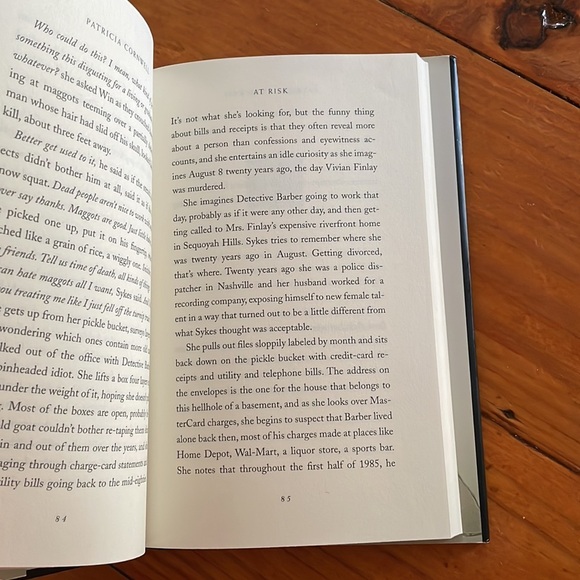 1st Edition 1st Print 2006 Patricia Cornwell At Risk Bestseller hardcover book - Picture 10 of 12